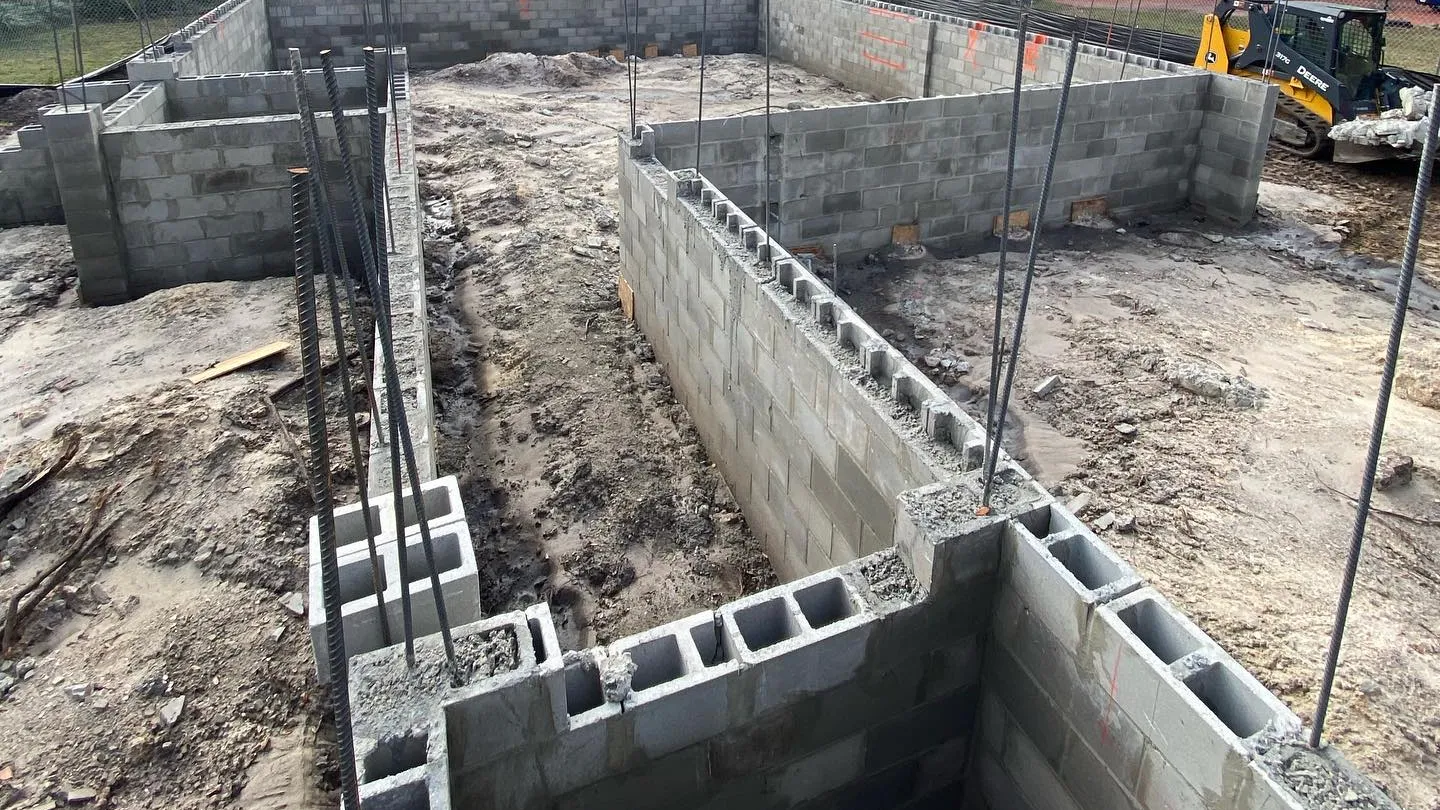Concrete block stem walls with rebar on a new home site before the fill goes in
